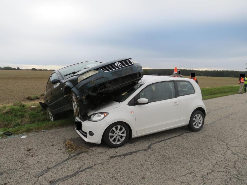Auto Riska Razzak Mokrá vozovka, rychlá jízda, auto bez technické. Nebezpečná kombinace ...