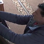 Poznáváte muže na fotografii? Pátrá po něm policie