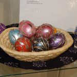 Moravské Velikonoce v Galerii 140 ukazují tradiční i neobvyklé kraslice a moravské kroje