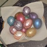 Moravské Velikonoce v Galerii 140 ukazují tradiční i neobvyklé kraslice a moravské kroje