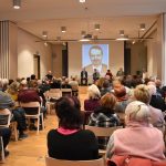 Tom Zajíček by slavil 75. narozeniny. Do knihovny na něj přišly zavzpomínat desítky lidí