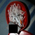 Zásahovka zadržela dealera drog při cestě autem. Za jízdy vyhazoval z okénka pervitin