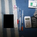 Zásahovka zadržela dealera drog při cestě autem. Za jízdy vyhazoval z okénka pervitin