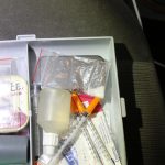 Zásahovka zadržela dealera drog při cestě autem. Za jízdy vyhazoval z okénka pervitin