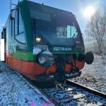 AKTUALIZOVÁNO: Ve Strunkovicích se střetlo osobní auto s vlakem. Řidičku transportoval vrtulník do nemocnice