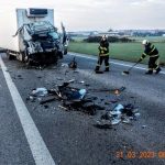 Ranní střet nákladního auta s traktorem u Vodňan očima hasičů