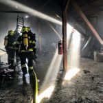 Požár pily na Táborsku. Hasiči uchránili majetek za 50 milionů