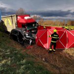 Řidička osobního vozu zemřela při nehodě u Holkova
