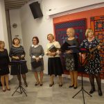 Díla výstavy Od patchworku k textilním obrazům nesou i emotivní příběhy