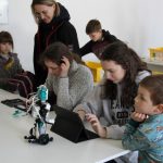 Na jarmarku školy v Bernarticích se otevřela školní kavárna a rodiče si mohli zacvičit