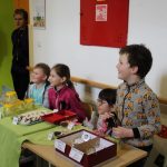Na jarmarku školy v Bernarticích se otevřela školní kavárna a rodiče si mohli zacvičit