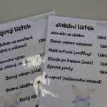 Na jarmarku školy v Bernarticích se otevřela školní kavárna a rodiče si mohli zacvičit