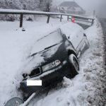 Uvízlé kamiony a nehoda. Na Prachaticku komplikuje sníh od brzkého rána dopravu