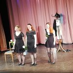 Hradecké ochotnice za sebou mají premiéru komedie Tři holky jako květ. Tleskala jim vyprodaná Střelnice