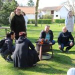 V Branicích slavnostně zahájili projekt Přírodní zahrady u školky. Rodiče s dětmi vysadili první stromy