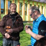 V Branicích slavnostně zahájili projekt Přírodní zahrady u školky. Rodiče s dětmi vysadili první stromy