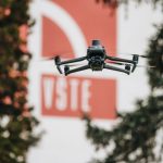 Nový dron pomůže výuce na VŠTE i k záchraně srnčat