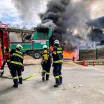Středa ve znamení požárů. Na Táborsku hořel štěpkovač, na Jindřichohradecku stodola