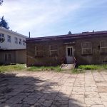 V areálu bývalé školky na sídlišti U Nádraží v Jindřichově Hradci se po demolicích bude parkovat