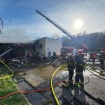 Ve Studánkách hoří lodní kontejnery se zábavní pyrotechnikou. Na místě zasahuje dvanáct jednotek hasičů