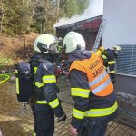 Ve Studánkách hoří lodní kontejnery se zábavní pyrotechnikou. Na místě zasahuje dvanáct jednotek hasičů