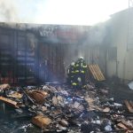 Ve Studánkách hoří lodní kontejnery se zábavní pyrotechnikou. Na místě zasahuje dvanáct jednotek hasičů