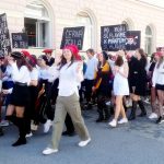 Majáles v Jindřichově Hradci ovládli hippies z obchodní akademie