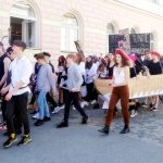 Majáles v Jindřichově Hradci ovládli hippies z obchodní akademie
