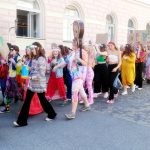 Majáles v Jindřichově Hradci ovládli hippies z obchodní akademie