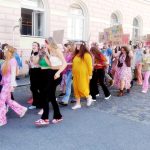 Majáles v Jindřichově Hradci ovládli hippies z obchodní akademie