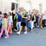 Majáles v Jindřichově Hradci ovládli hippies z obchodní akademie