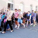 Majáles v Jindřichově Hradci ovládli hippies z obchodní akademie