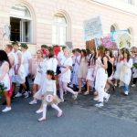 Majáles v Jindřichově Hradci ovládli hippies z obchodní akademie