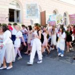 Majáles v Jindřichově Hradci ovládli hippies z obchodní akademie