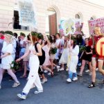 Majáles v Jindřichově Hradci ovládli hippies z obchodní akademie