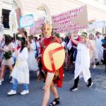 Majáles v Jindřichově Hradci ovládli hippies z obchodní akademie