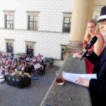 Majáles v Jindřichově Hradci ovládli hippies z obchodní akademie
