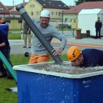 Hradečtí profesionální hasiči uspořádali okresní soutěž v požárním útoku