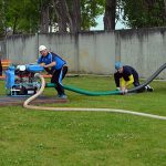 Hradečtí profesionální hasiči uspořádali okresní soutěž v požárním útoku
