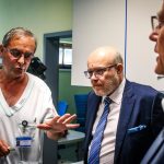 Do nemocnice ve Strakonicích přijeli ministři Válek a Stanjura