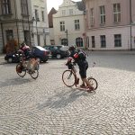 Vyrazili po stopách Jana Husa na kole i koloběžce