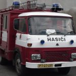 Vzduchem létaly třísky i startér z motoru. Hasiči v Čimelicích stylově oslavili výročí