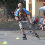 Závodili na inlinech od srlínské hospody ke mlýnu