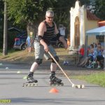 Závodili na inlinech od srlínské hospody ke mlýnu