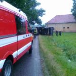 Při nehodě kamionu a osobního vozu zahynul cyklista