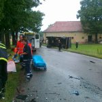 Při nehodě kamionu a osobního vozu zahynul cyklista