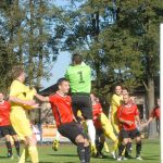 V derby Veselí – Dražice padalo karet jak při karbanu
