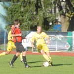 V derby Veselí – Dražice padalo karet jak při karbanu
