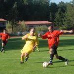V derby Veselí – Dražice padalo karet jak při karbanu