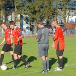 V derby Veselí – Dražice padalo karet jak při karbanu